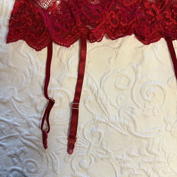 Romantic Red Lace Bra Set - Picture 10 of 13